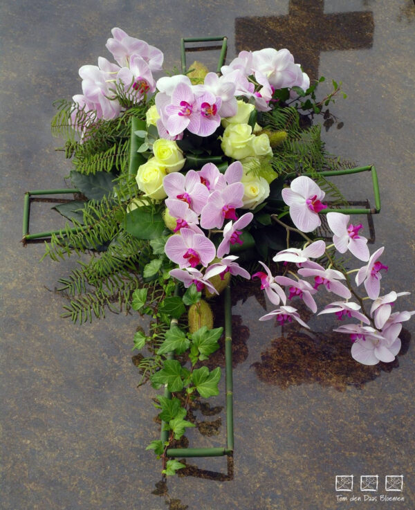 Nr.33 Arrangement Kruisvorm Orchidee
